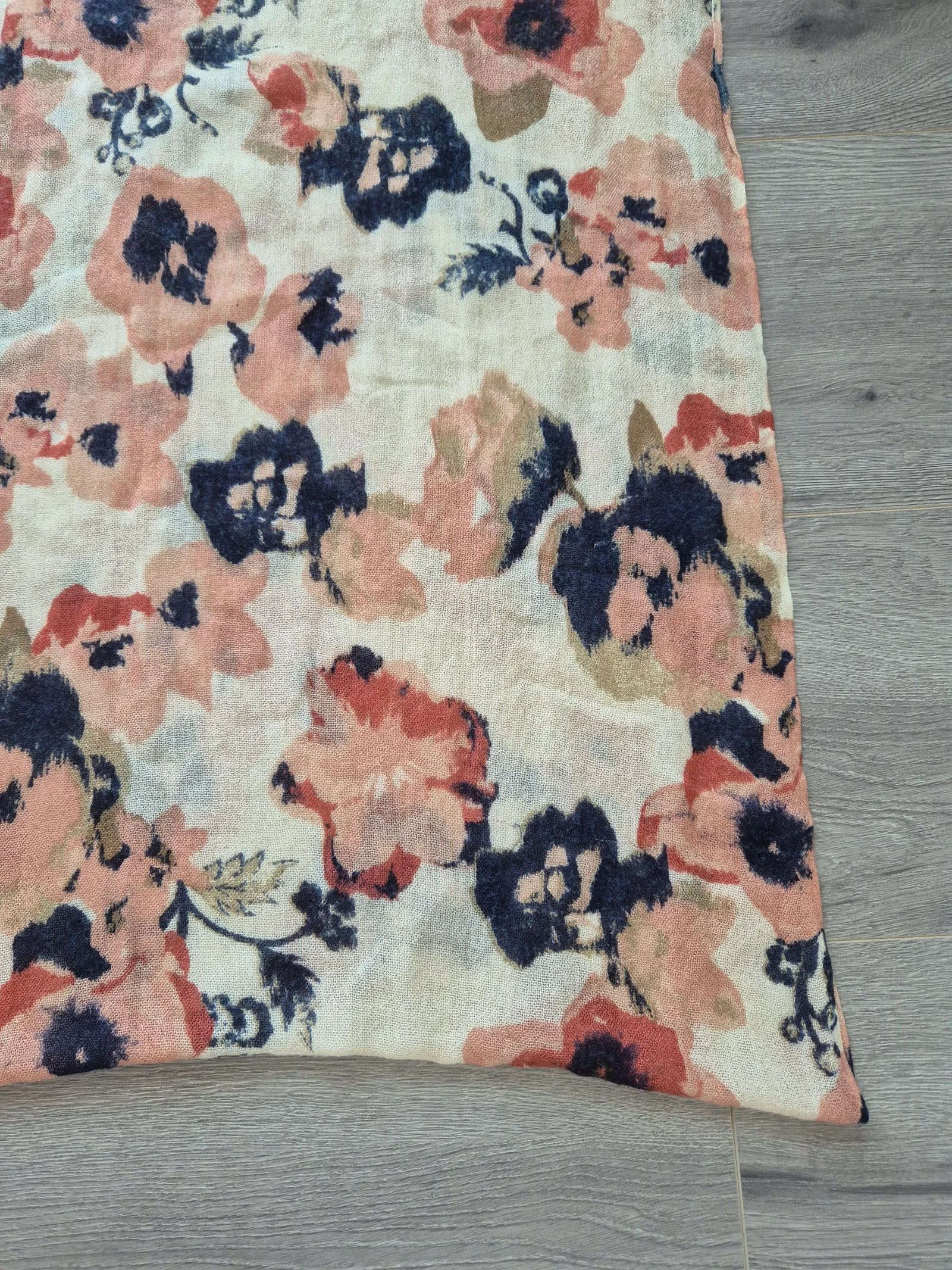 Zachte Bloemen Sjaal / Omslagdoek met Kwastjes (Perzik, Blauw, Beige) – photo 8